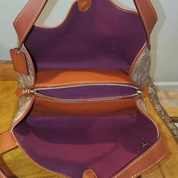 Like NEW Coach Hadley Hobo Bag In Signature Canvas - Picture 13 of 15
